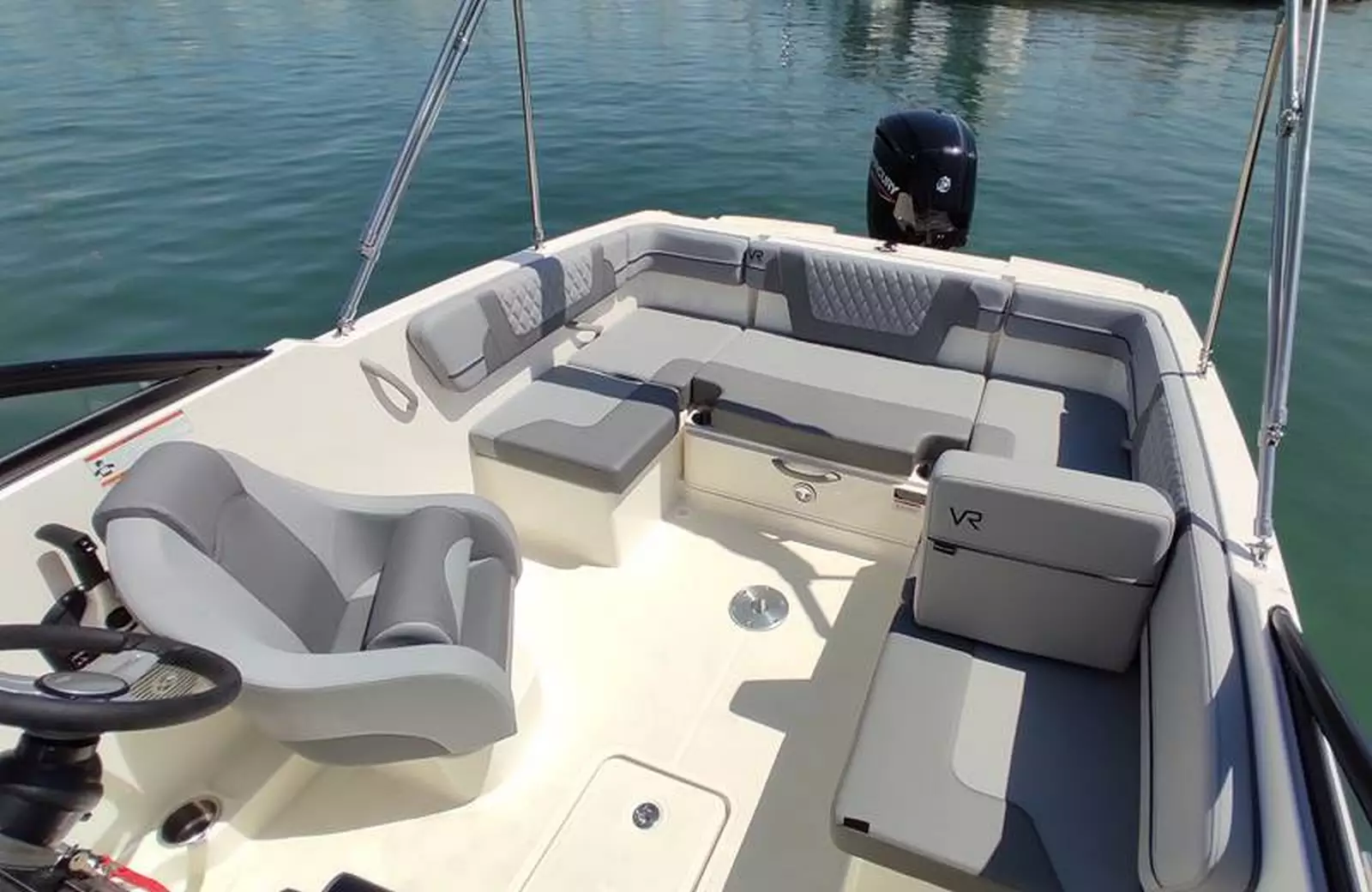Barcos con titulación / Q600 Atlas (7p)