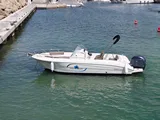 Barcos con titulación / Q670 Atlas (7-10p)