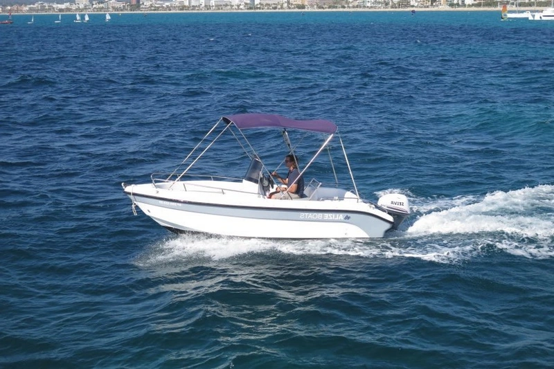 Barcos sin titulación / A560 Poseidon (6p)