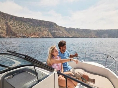 Barcos con titulación / F605 Bowrider (6p)
