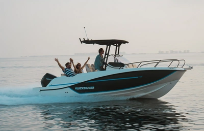 Barcos con titulación / F705 Open (8p)