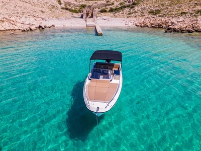 Barcos con titulación / F755 Sundeck (8p)