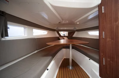 Barcos con titulación / F805 Cruiser (9p)