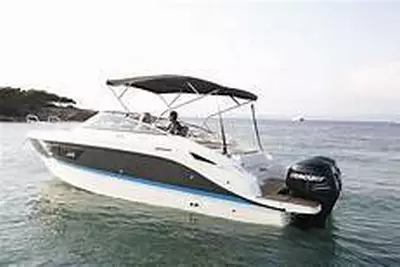 Barcos con titulación / F805 Cruiser (9p)